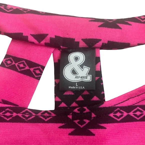 Ali and Kris Crop Top Tribal Top. Size: Large. Color: Fuchsia and Black - Picture 8 of 9